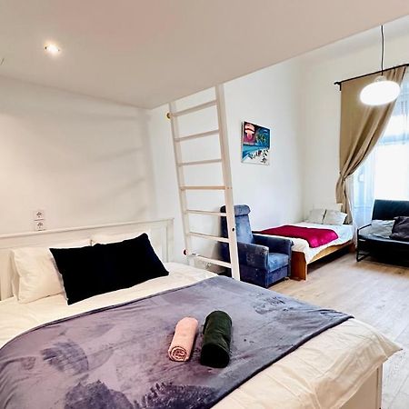 Jozsef 18 Apartment - 5 Mins To New York Cafe Budapest Luaran gambar