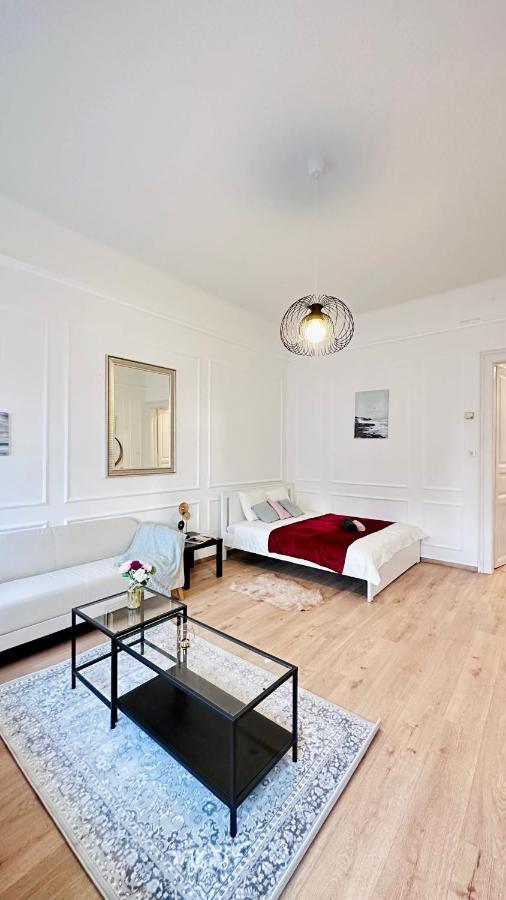 Jozsef 18 Apartment - 5 Mins To New York Cafe Budapest Luaran gambar